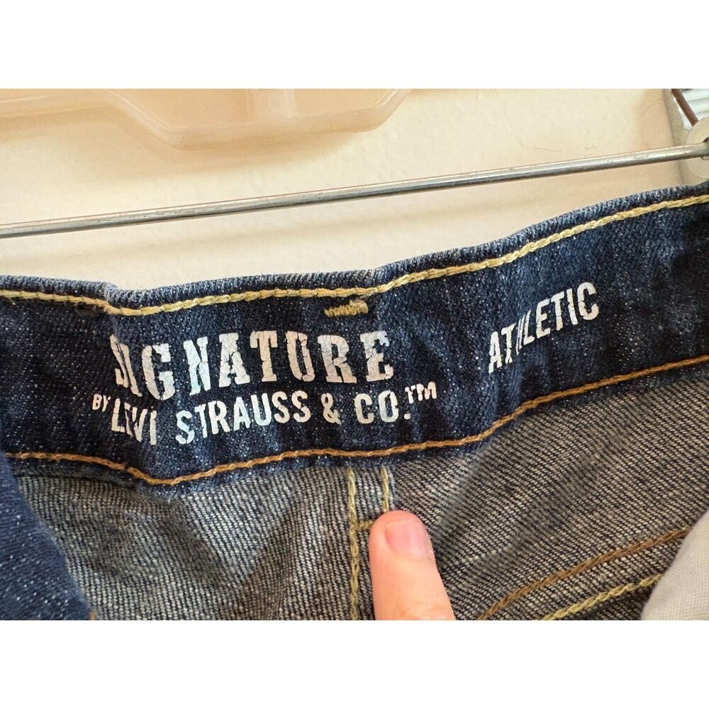 Signature Levi Strauss Boys Athletic Fit Adjustable Waist Jeans - Size 7 Regular - Picture 5 of 10